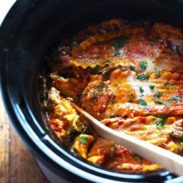 Super Easy Skinny Veggie Crockpot Lasagna - a handful of simple ingredients for a healthy family dinner. | https://weekly2.info